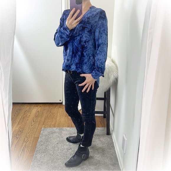 💕Beautiful Blue Tie Die High Low Faux Wrap Blouse💕 - Picture 13 of 16